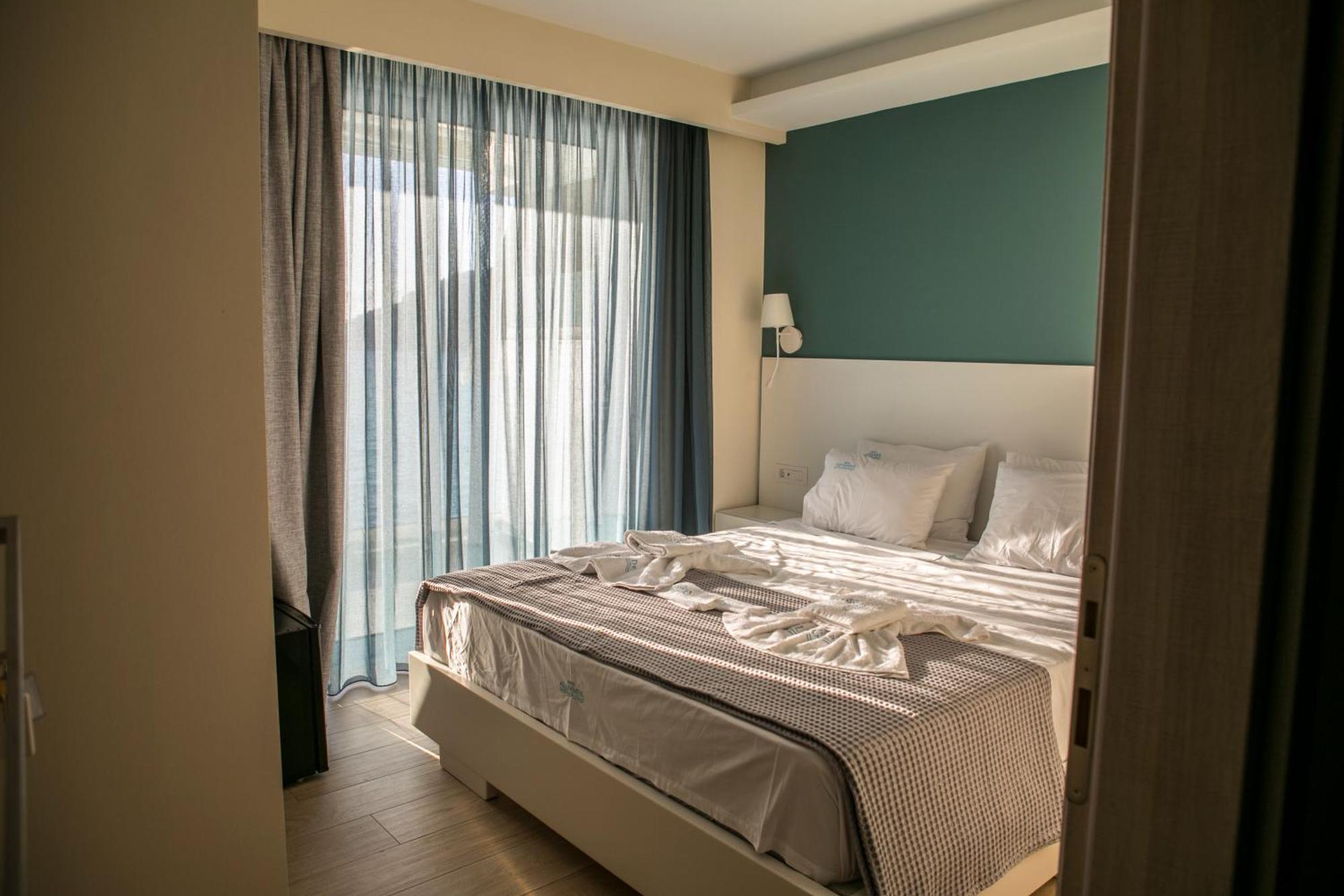 Hotel Alexander Mýtikas Dış mekan fotoğraf
